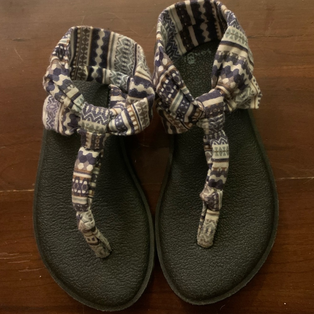 Girls Sanuk yoga sling size 13/1